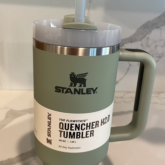Stanley - BAY LEAF - 40 oz. Quencher H2.0 Flowstate Tumbler - Soft Matte - NWT! - Picture 4 of 8